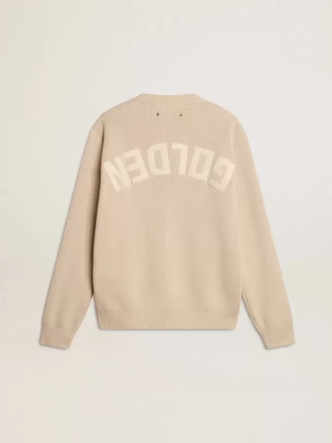 Beiger Damenpullover mit „Golden”-Schriftzug auf der Rückseite Beiger Damenpullover mit „Golden”-Schriftzug auf der Rückseite