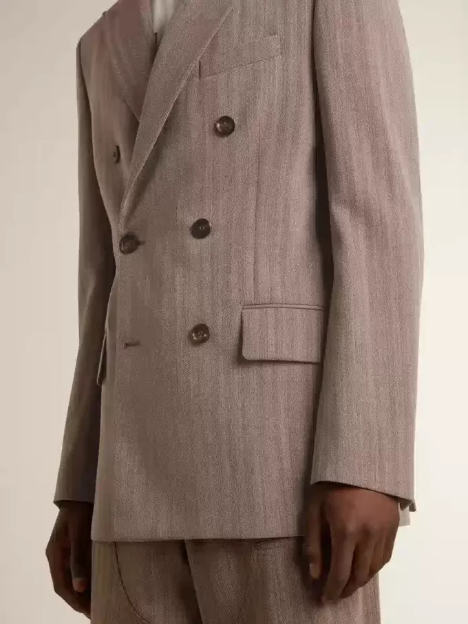 Beiger Herrenblazer aus Wollmischung mit Chevron-Muster und doppelter Knopfleiste