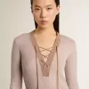 Beiger Wollpullover mit Lederdetails
