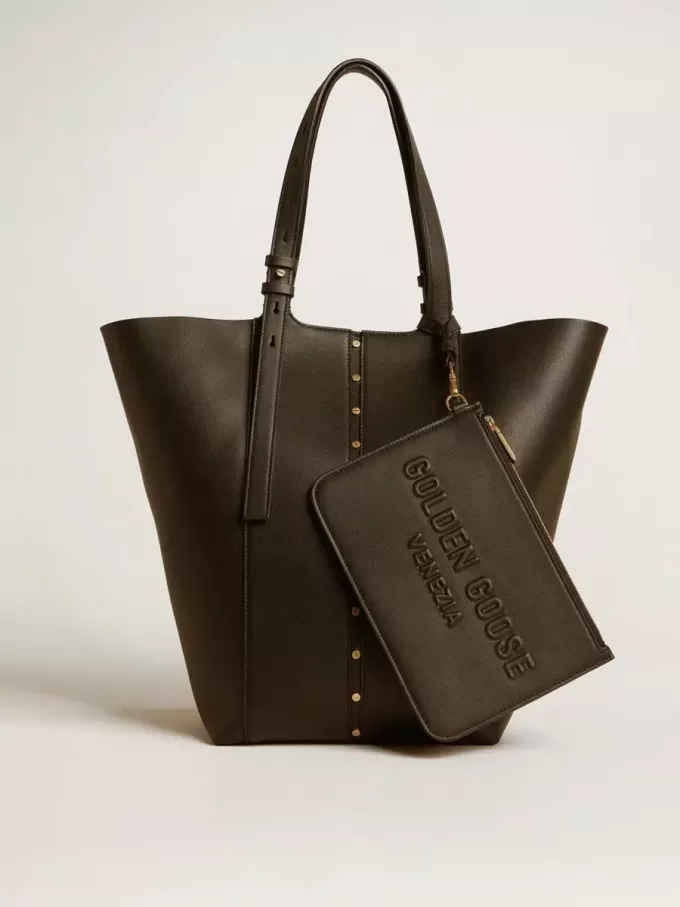 Beutel aus schwarzem Leder mit geprägtem Logo