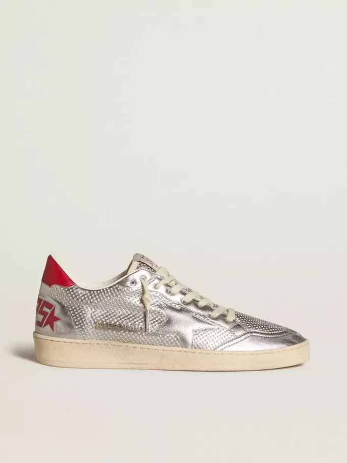 Bio-basierter Ball Star in Metallic-Silber mit silbernem Stern und roter Fersenlasche