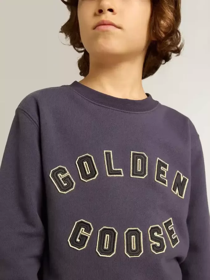 Blau-violettes Sweatshirt mit Golden Goose-Schriftzug auf der Vorderseite