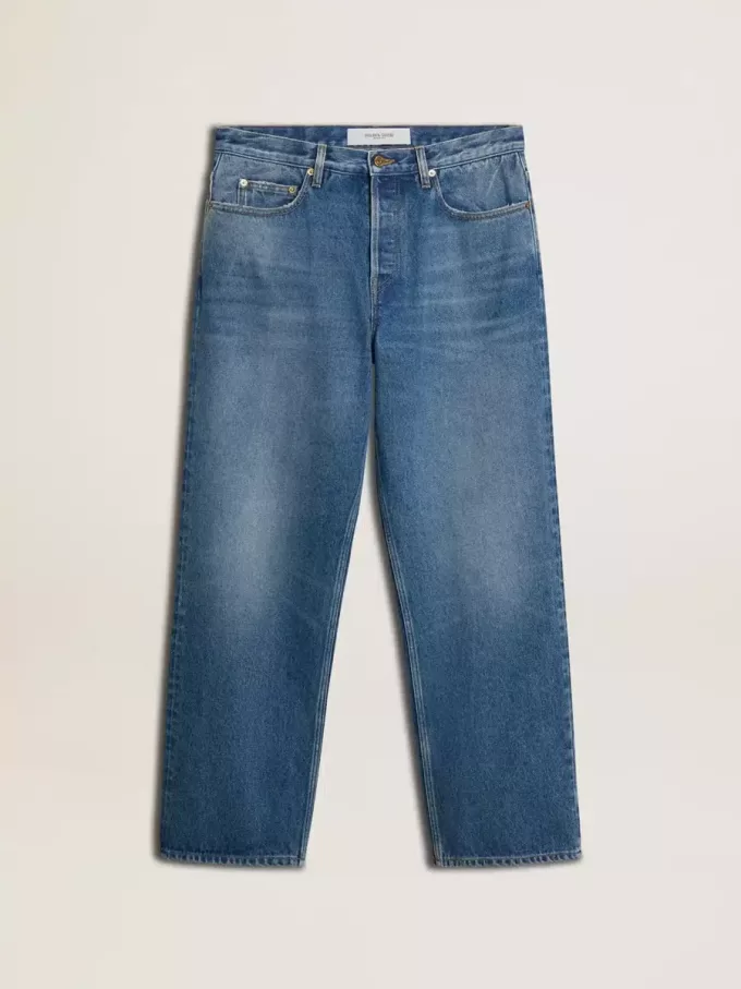 Blaue, locker sitzende Jeans mit mittlerer Waschung
