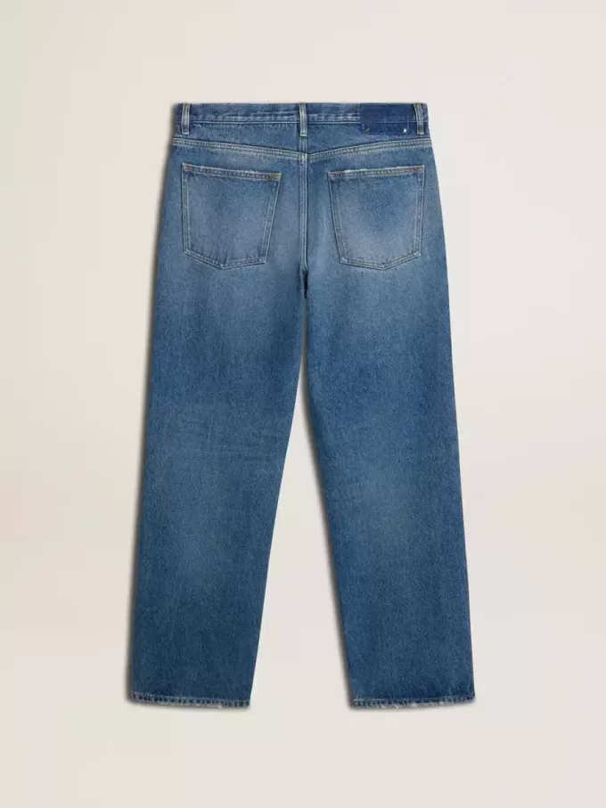 Blaue, locker sitzende Jeans mit mittlerer Waschung