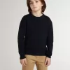 Blauer Pullover mit Rundhalsausschnitt für Jungen mit „Golden”-Schriftzug auf der Rückseite