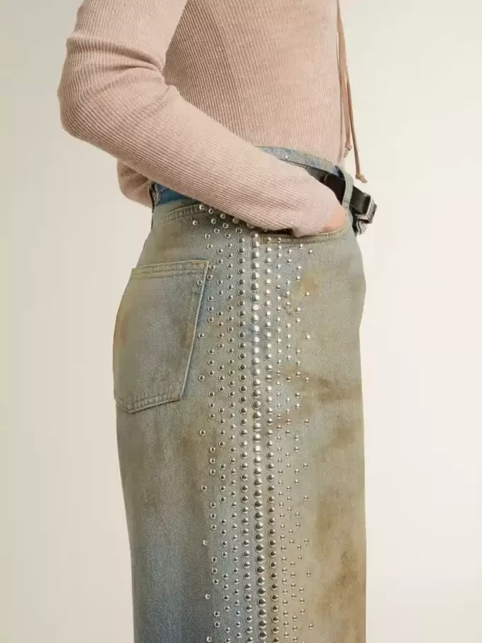 Boyfriend-Jeans für Damen mit Used-Effekt, Sandwaschung und Nieten