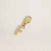 Buchstabe F-Anhänger aus goldfarbenem Messing mit Kristallen Buchstabe F-Anhänger aus goldfarbenem Messing mit Kristallen