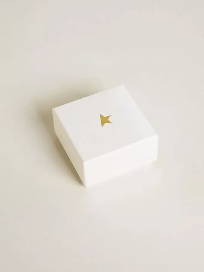 Buchstabe M-Anhänger aus goldfarbenem Messing mit Kristallen Buchstabe M-Anhänger aus goldfarbenem Messing mit Kristallen
