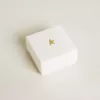 Buchstabe O-Anhänger aus goldfarbenem Messing mit Kristallen Buchstabe O-Anhänger aus goldfarbenem Messing mit Kristallen