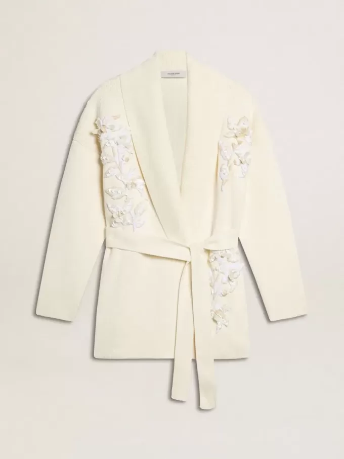 Cremefarbene Damenstrickjacke aus Baumwolle mit Blumenstickerei