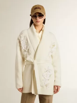 Cremefarbene Damenstrickjacke aus Baumwolle mit Blumenstickerei