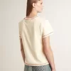 Cremefarbenes Damen-T-Shirt mit verblassten roten Akzenten