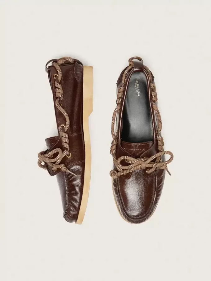 Cruise-Loafer für Damen aus glänzendem dunkelbraunem Leder mit taubengrauen Wanderschnürsenkeln
