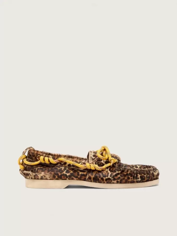 Cruise-Loafer für Damen aus Ponyfell mit Leopardenmuster und gelben Wanderschnürsenkeln