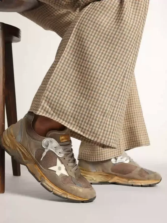 Herren-Sneaker Dad-Star aus taubengrauem Mesh und Wildleder