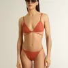 Damen-Bikini aus ziegelrotem geripptem Jersey mit Schnürung und goldenen Details