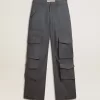 Damen-Cargohose aus babyblauer Wolle Damen-Cargohose aus babyblauer Wolle