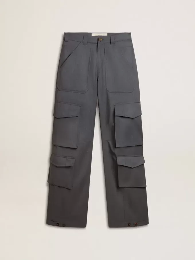 Damen-Cargohose aus babyblauer Wolle Damen-Cargohose aus babyblauer Wolle
