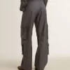 Damen-Cargohose aus babyblauer Wolle Damen-Cargohose aus babyblauer Wolle