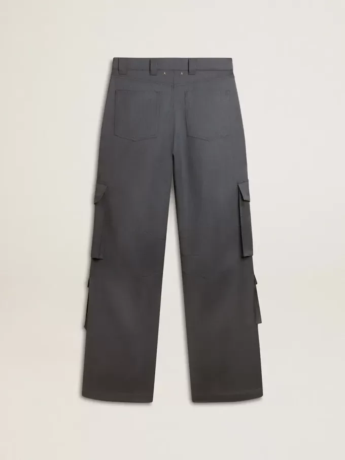 Damen-Cargohose aus babyblauer Wolle Damen-Cargohose aus babyblauer Wolle