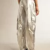 Damen-Cargohose aus silbernem Funktionsstoff Damen-Cargohose aus silbernem Funktionsstoff