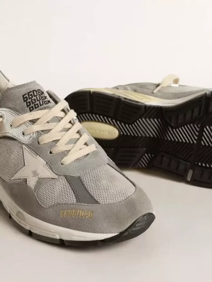 Damen-Dad-Star aus Wildleder und silbernem Mesh mit weißem Lederstern und Fersenlasche