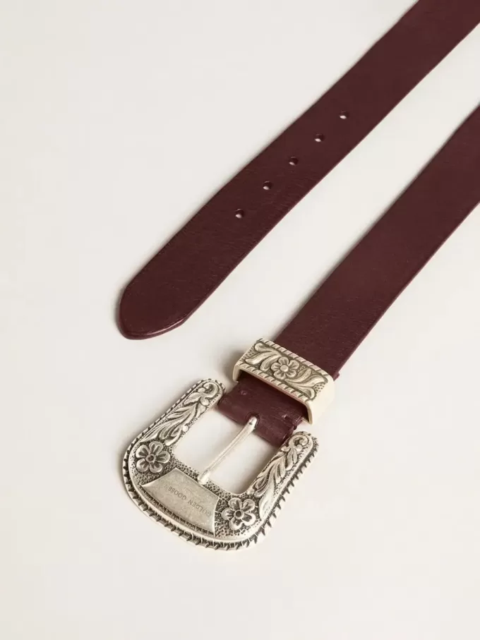 Damen-Gürtel aus burgunderrotem Leder mit verzierter Silberschnalle Damen-Gürtel aus burgunderrotem Leder mit verzierter Silberschnalle