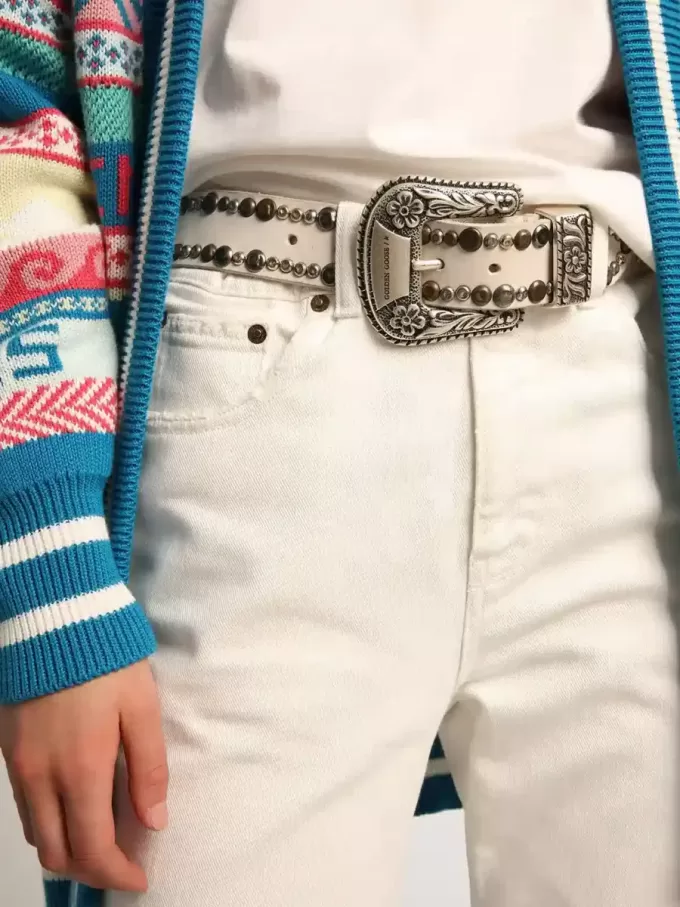 Damen-Gürtel aus weißem Leder mit farbigen Nieten