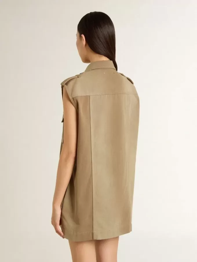 Damen-Hemdkleid aus sandfarbenem Denim mit militärischen Details Damen-Hemdkleid aus sandfarbenem Denim mit militärischen Details