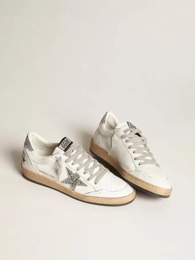 Damen-Sneaker „Ball Star” aus Nappaleder mit weißem Stern und glitzernder Fersenlasche Damen-Sneaker „Ball Star” aus Nappaleder mit weißem Stern und glitzernder Fersenlasche