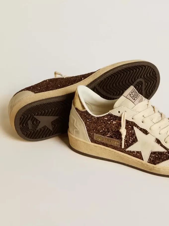 Damen-Sneaker „Ball Star” in Glitzeroptik mit Lederstern und metallischer Lederlasche am Fersenbereich Damen-Sneaker „Ball Star” in Glitzeroptik mit Lederstern und metallischer Lederlasche am Fersenbereich