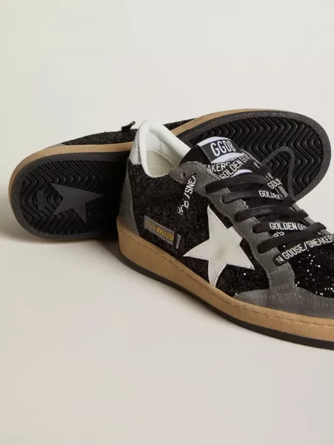 Damen-Sneaker „Ball Star” in Glitzeroptik mit Lederstern und metallischer Lederlasche am Fersenbereich Damen-Sneaker „Ball Star” in Glitzeroptik mit Lederstern und metallischer Lederlasche am Fersenbereich