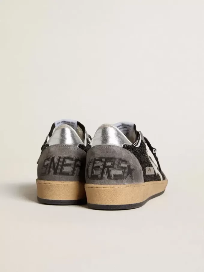 Damen-Sneaker „Ball Star” in Glitzeroptik mit Lederstern und metallischer Lederlasche am Fersenbereich Damen-Sneaker „Ball Star” in Glitzeroptik mit Lederstern und metallischer Lederlasche am Fersenbereich