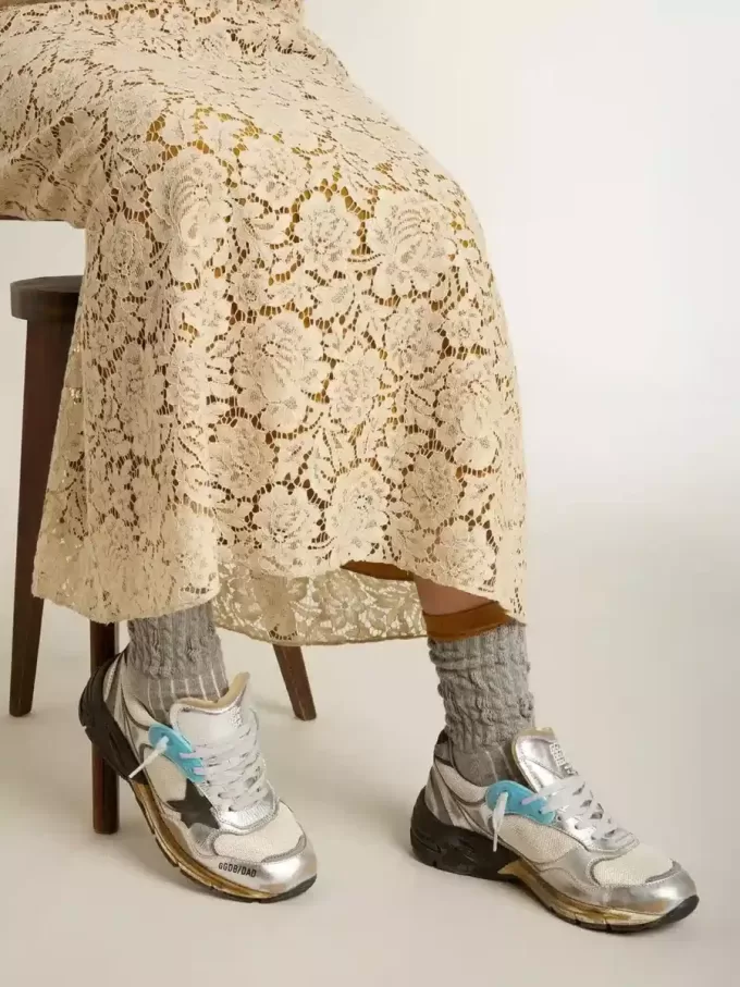 Damen-Sneaker Dad-Star aus Mesh und silberfarbenem Folienleder mit schwarzem Wildlederstern