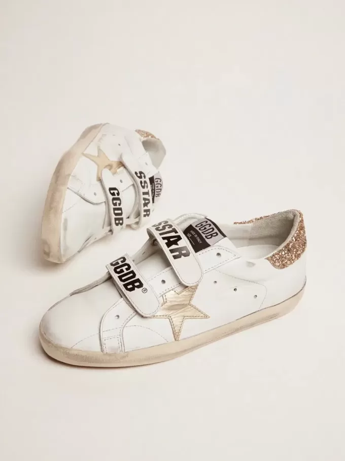 Damen-Sneaker Old School mit goldenem Stern aus laminiertem Leder