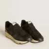 Damen-Sneaker „Running Sole” in Schwarz mit Glitzer, Lederstern und Fersenlasche aus Nubukleder