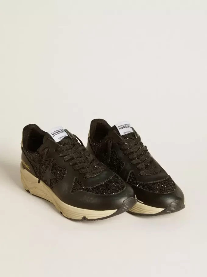 Damen-Sneaker „Running Sole” in Schwarz mit Glitzer, Lederstern und Fersenlasche aus Nubukleder