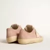 Damen-Sneaker V-Star aus rosa Wildleder mit cremefarbenem Lederstern Damen-Sneaker V-Star aus rosa Wildleder mit cremefarbenem Lederstern