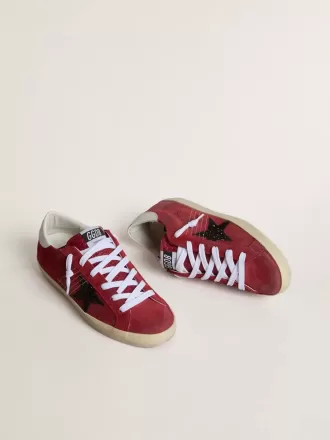 Damen-Super-Star aus rotem Wildleder mit Glitzerstern und weißer Fersenlasche Damen-Super-Star aus rotem Wildleder mit Glitzerstern und weißer Fersenlasche