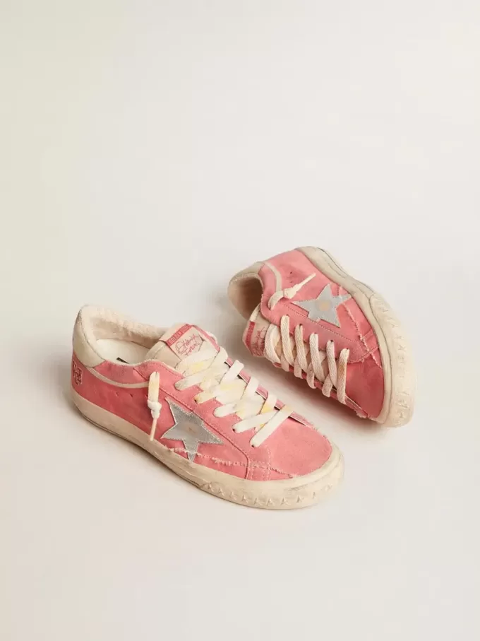 Damen-Super-Star LTD aus rotem Wildleder mit silbernem Stern und Lederlasche am Absatz Damen-Super-Star LTD aus rotem Wildleder mit silbernem Stern und Lederlasche am Absatz
