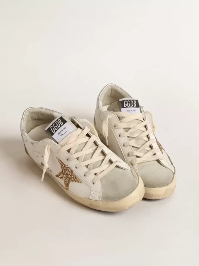 Damen-Super-Star mit goldenem Glitzerstern und eisgrauen Wildledereinsätzen Damen-Super-Star mit goldenem Glitzerstern und eisgrauen Wildledereinsätzen
