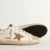 Damen-Super-Star mit goldenem Glitzerstern und eisgrauen Wildledereinsätzen Damen-Super-Star mit goldenem Glitzerstern und eisgrauen Wildledereinsätzen