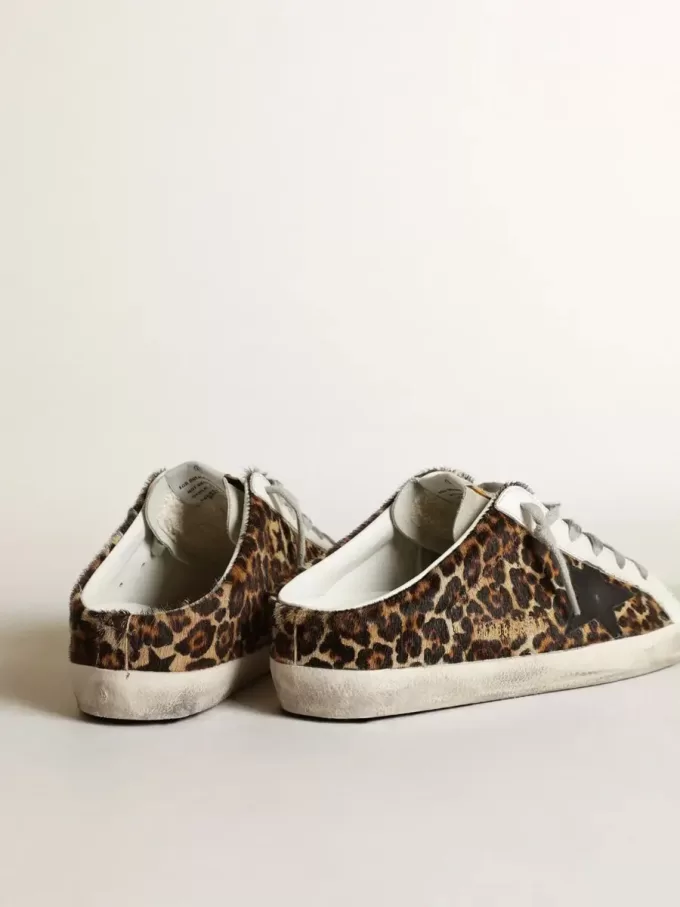 Damen-Super-Star-Sabot aus Ponyfell mit Leopardenmuster und schwarzem Stern