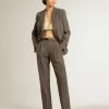 Damen-Top mit Perlenkette