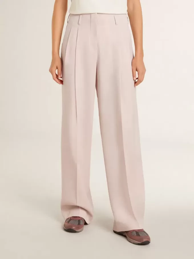 Damenhose aus rosa, maßgeschneidertem Wollstoff Damenhose aus rosa, maßgeschneidertem Wollstoff
