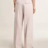 Damenhose aus rosa, maßgeschneidertem Wollstoff Damenhose aus rosa, maßgeschneidertem Wollstoff
