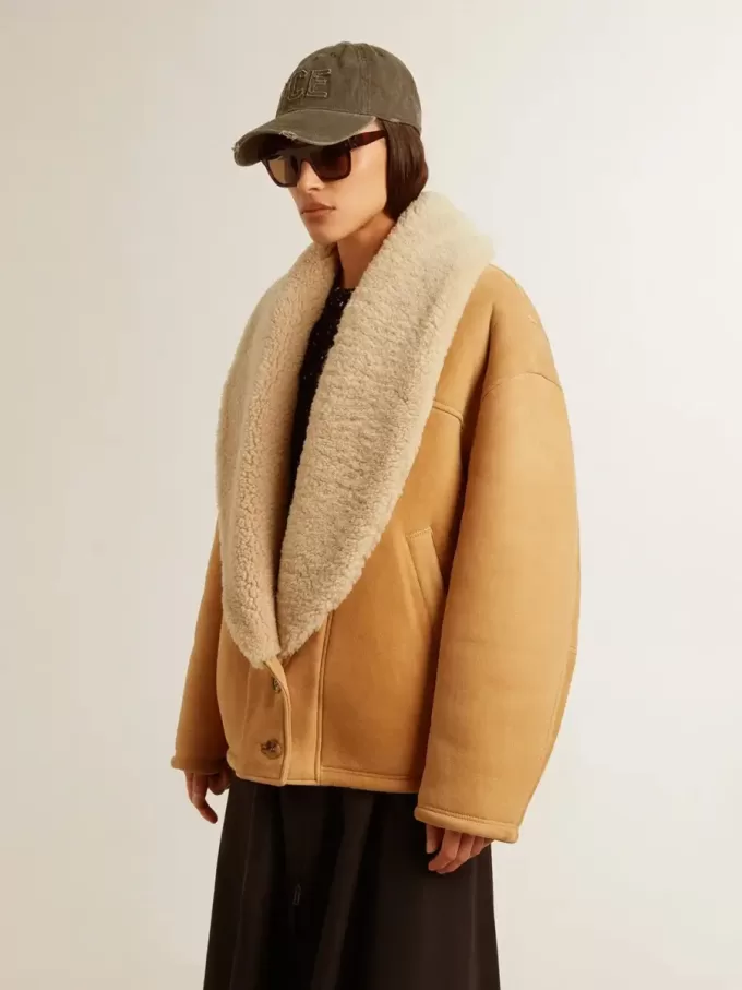 Damenjacke aus Schafsleder mit breitem Schaffellkragen Damenjacke aus Schafsleder mit breitem Schaffellkragen