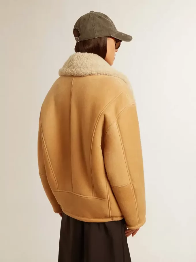 Damenjacke aus Schafsleder mit breitem Schaffellkragen Damenjacke aus Schafsleder mit breitem Schaffellkragen