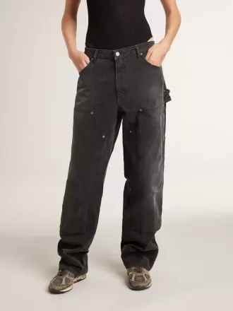 Damenjeans aus schwarzem Baumwollstoff im Distressed-Look mit Patches auf der Vorderseite