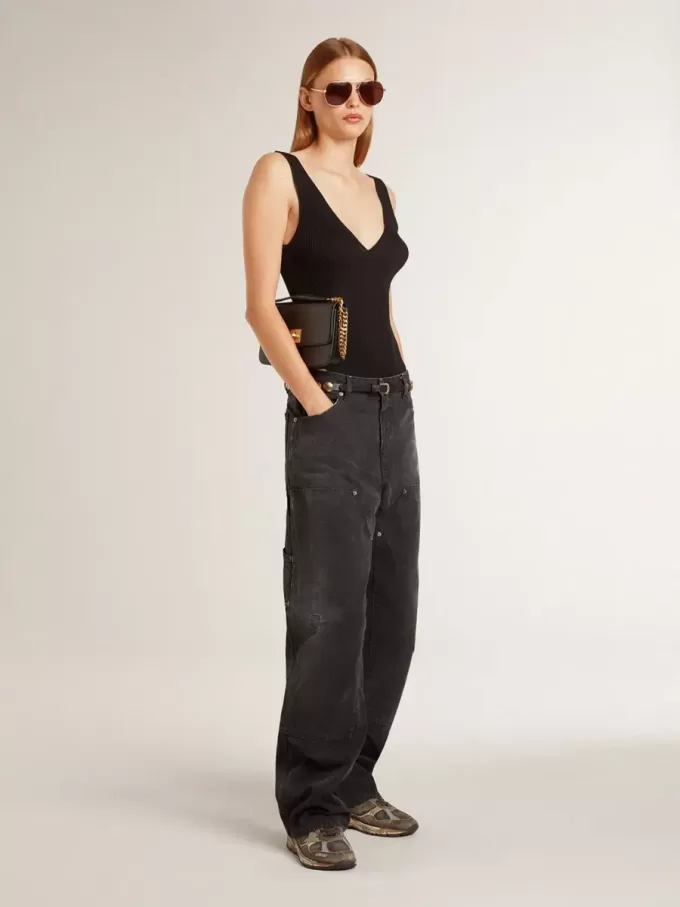 Damenjeans aus schwarzem Baumwollstoff im Distressed-Look mit Patches auf der Vorderseite